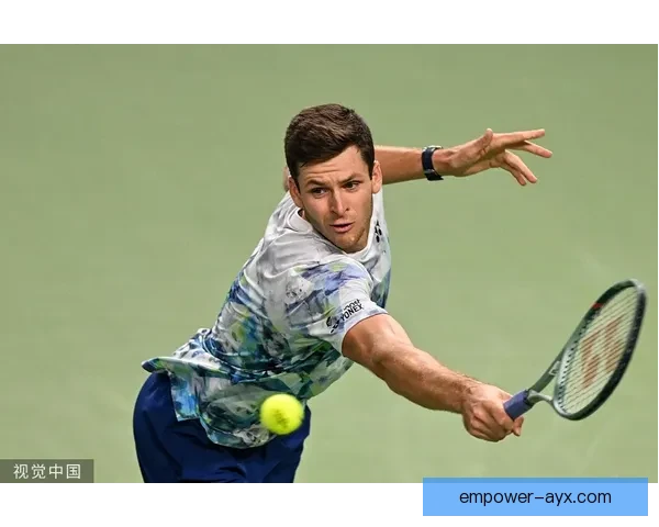 网球赛季新动态：全球球员争夺冠军头衔，技术革新推动比赛发展