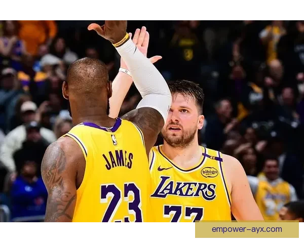 NBA季后赛激战正酣 勇士和湖人开启生死大战 詹姆斯和库里谁将笑到最后